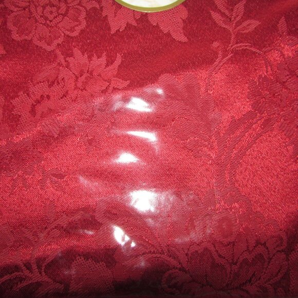 Red Jacquard Rectangular Tablecloth - 60" x 84" - NEW - Picture 3 of 5